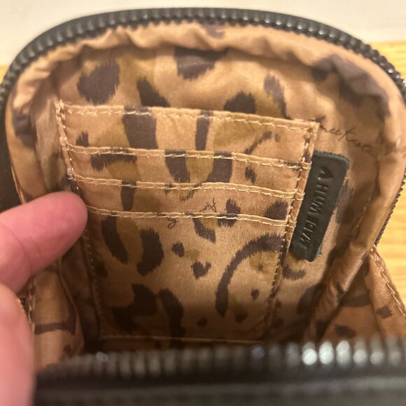 Aimee Kestenberg Tamitha Phone Pouch Crossbody Bag Black Leather VERY GOOD! - Picture 9 of 13